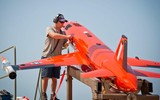 [ẢNH] UAV 700.000 USD của không quân Mỹ trôi dạt trên bãi biển