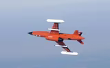 [ẢNH] UAV 700.000 USD của không quân Mỹ trôi dạt trên bãi biển