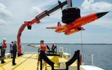 [ẢNH] UAV 700.000 USD của không quân Mỹ trôi dạt trên bãi biển
