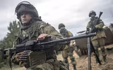 [ẢNH] Ukraine hốt hoảng khi quân ly khai miền Đông có súng máy hiện đại của đặc nhiệm Nga