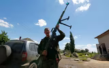 [ẢNH] Quân ly khai dùng súng chống tăng Liên Xô để khoan thủng xe bọc thép Ukraine