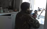 [ẢNH] Quân ly khai dùng súng chống tăng Liên Xô để khoan thủng xe bọc thép Ukraine
