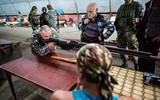 [ẢNH] Quân ly khai dùng súng chống tăng Liên Xô để khoan thủng xe bọc thép Ukraine