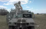 [ẢNH] Ly khai Ukraine sử dụng xe bọc thép Mỹ, sự thật bất ngờ mà Ukraine muốn giấu kín