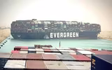 [ẢNH] Giải cứu thành công tàu khổng lồ chắn ngang kênh đào Suez, giá dầu liền giảm