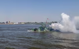 [ẢNH] Tàu pháo bọc thép của Nga vừa có động thái đặc biệt