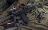 [ẢNH] Ly khai Ukraine bất ngờ có súng trường tấn công AK-103