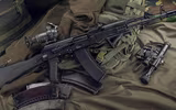 [ẢNH] Ly khai Ukraine bất ngờ có súng trường tấn công AK-103