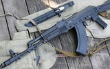 [ẢNH] Ly khai Ukraine bất ngờ có súng trường tấn công AK-103