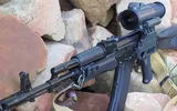 [ẢNH] Ly khai Ukraine bất ngờ có súng trường tấn công AK-103