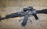 [ẢNH] Ly khai Ukraine bất ngờ có súng trường tấn công AK-103