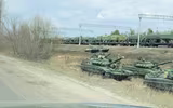 [ẢNH] Nga nói gì về việc điều hàng loạt xe tăng T-72B3 đến sát biên giới Ukraine?
