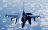 [ẢNH] Phi đội F-16 Mỹ mang tên lửa AIM-120 và AIM-9 tới Biển Đông hội quân