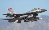 [ẢNH] Phi đội F-16 Mỹ mang tên lửa AIM-120 và AIM-9 tới Biển Đông hội quân