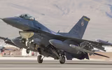 [ẢNH] Phi đội F-16 Mỹ mang tên lửa AIM-120 và AIM-9 tới Biển Đông hội quân