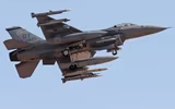 [ẢNH] Phi đội F-16 Mỹ mang tên lửa AIM-120 và AIM-9 tới Biển Đông hội quân