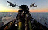 [ẢNH] Phi đội F-16 Mỹ mang tên lửa AIM-120 và AIM-9 tới Biển Đông hội quân