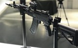 [ẢNH] Sự thật màn đối đầu giữa súng trường tấn công AK-12 Nga và áo giáp Mỹ