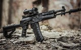 [ẢNH] Sự thật màn đối đầu giữa súng trường tấn công AK-12 Nga và áo giáp Mỹ