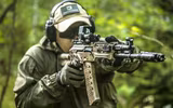 [ẢNH] Sự thật màn đối đầu giữa súng trường tấn công AK-12 Nga và áo giáp Mỹ
