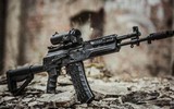 [ẢNH] Sự thật màn đối đầu giữa súng trường tấn công AK-12 Nga và áo giáp Mỹ