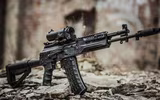 [ẢNH] Sự thật màn đối đầu giữa súng trường tấn công AK-12 Nga và áo giáp Mỹ