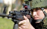 [ẢNH] Sự thật màn đối đầu giữa súng trường tấn công AK-12 Nga và áo giáp Mỹ