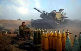 [ẢNH] Israel dùng pháo tự hành Mỹ nã đạn dữ dội vào dải Gaza