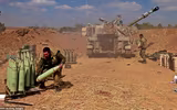 [ẢNH] Israel dùng pháo tự hành Mỹ nã đạn dữ dội vào dải Gaza
