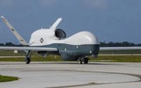 [ẢNH] Lần đầu tiên ‘Đại bàng xám’ MQ-4C của Mỹ tới Nhật Bản