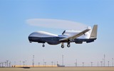 [ẢNH] Lần đầu tiên ‘Đại bàng xám’ MQ-4C của Mỹ tới Nhật Bản