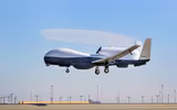 [ẢNH] Lần đầu tiên ‘Đại bàng xám’ MQ-4C của Mỹ tới Nhật Bản