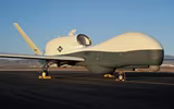 [ẢNH] Lần đầu tiên ‘Đại bàng xám’ MQ-4C của Mỹ tới Nhật Bản