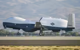 [ẢNH] Lần đầu tiên ‘Đại bàng xám’ MQ-4C của Mỹ tới Nhật Bản