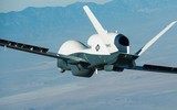 [ẢNH] Lần đầu tiên ‘Đại bàng xám’ MQ-4C của Mỹ tới Nhật Bản