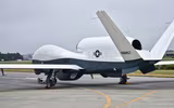 [ẢNH] Lần đầu tiên ‘Đại bàng xám’ MQ-4C của Mỹ tới Nhật Bản