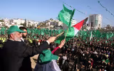 [ẢNH] Cách Israel đuổi thường dân ra ngoài trước khi đánh sập các tòa nhà tại dải Gaza