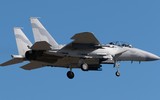 [ẢNH] Tiêm kích F-15QA hiện đại nhất thế giới lao khỏi đường băng