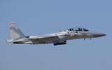 [ẢNH] Tiêm kích F-15QA hiện đại nhất thế giới lao khỏi đường băng