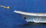 [ẢNH] Đưa ‘hổ giấy’ J-15 ra bay biển, hiểm nguy rình rập chính phi công Trung Quốc
