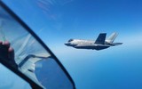 [ẢNH] Su-30SM Nga áp sát buộc F-35 NATO phải đổi hướng bay