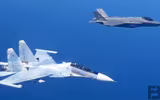 [ẢNH] Su-30SM Nga áp sát buộc F-35 NATO phải đổi hướng bay