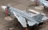 [ẢNH] 'Kiếm sĩ' Su-24M 'đại náo' họp báo của nguyên thủ thành viên NATO