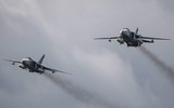 [ẢNH] 'Kiếm sĩ' Su-24M 'đại náo' họp báo của nguyên thủ thành viên NATO