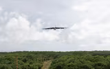 [ẢNH] Mỹ bất ngờ tái triển khai ‘pháo đài bay’ B-52 tới đảo Guam