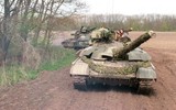 [ẢNH] Xe tăng quốc bảo Ukraine bắn nhầm cả vào nhà dân