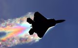 [ẢNH] Mài tóe lửa đường băng khi hạ cánh khẩn, tiết lộ thiết kế lạ của F-22 Raptor