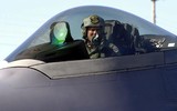 [ẢNH] Mài tóe lửa đường băng khi hạ cánh khẩn, tiết lộ thiết kế lạ của F-22 Raptor
