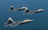 [ẢNH] Mài tóe lửa đường băng khi hạ cánh khẩn, tiết lộ thiết kế lạ của F-22 Raptor