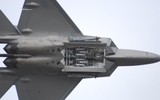 [ẢNH] Mài tóe lửa đường băng khi hạ cánh khẩn, tiết lộ thiết kế lạ của F-22 Raptor